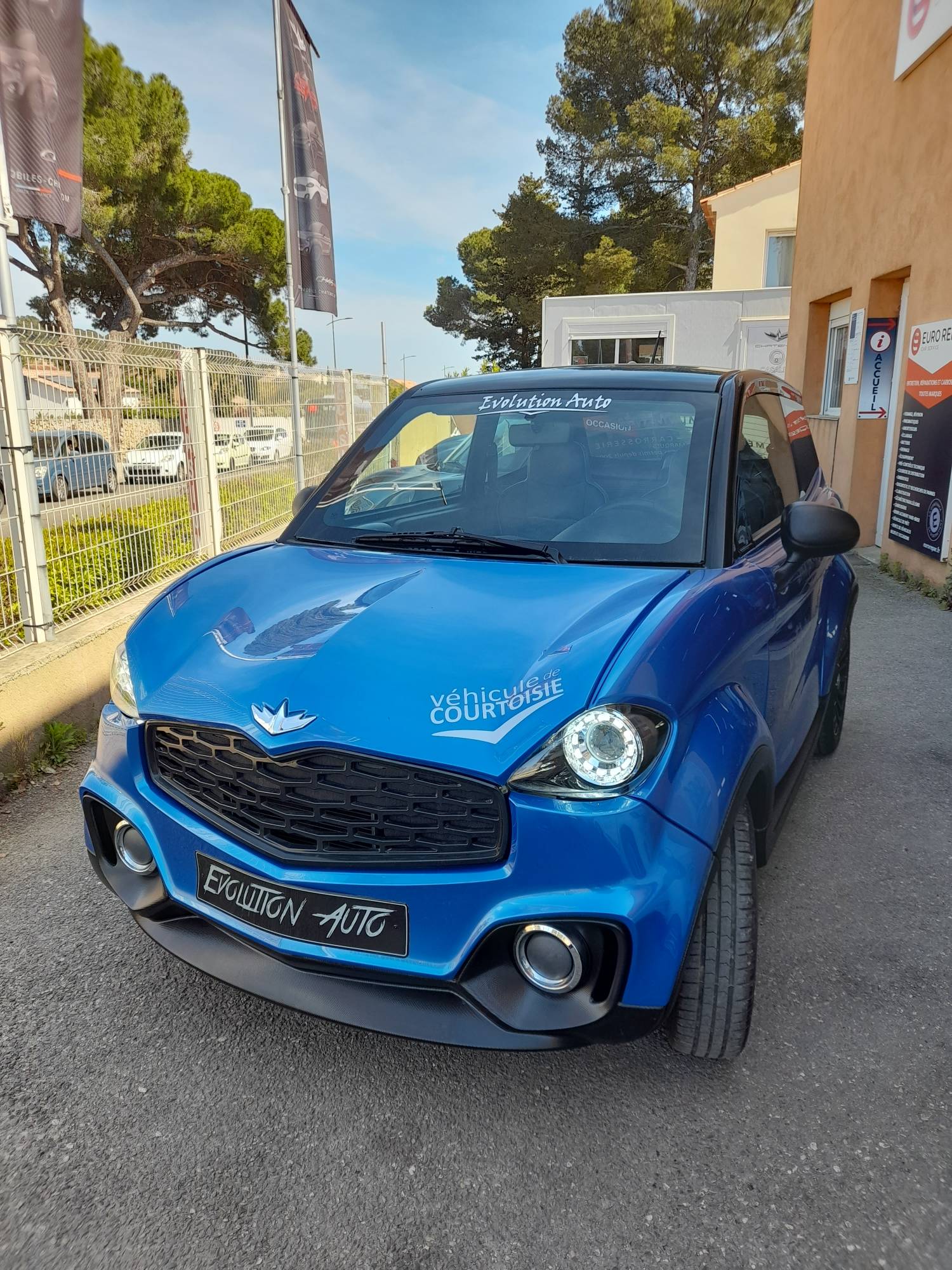 Voiture de prêt gratuite six fours