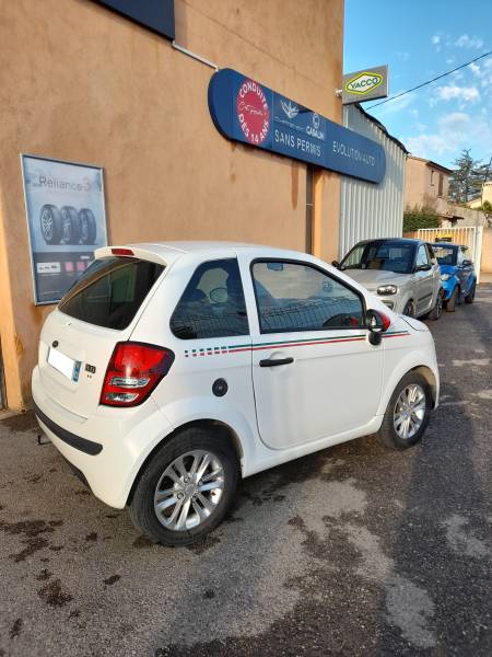 Véhicule occasion six fours